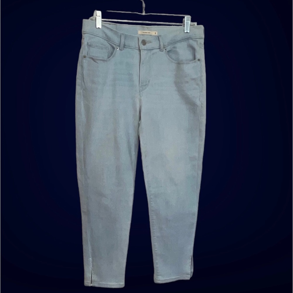 Levis Classic Crop light wash jeans size 8